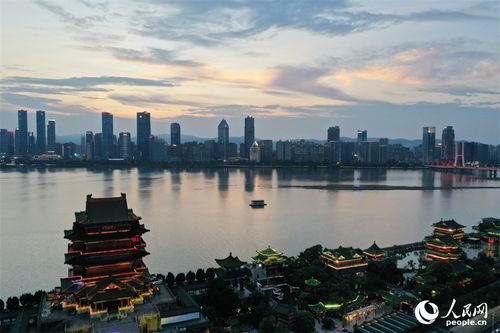 江西南昌 暴雨 洗城 晚霞絢麗 高溫仍將持續(xù)