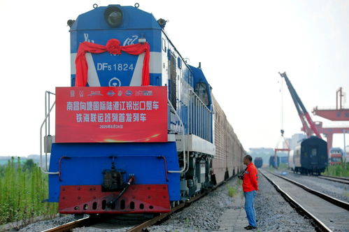 南昌向塘國際陸港首列商品汽車整車出口鐵海聯(lián)運外貿班列開行